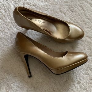 Christian Siriano tan/gold stilettos